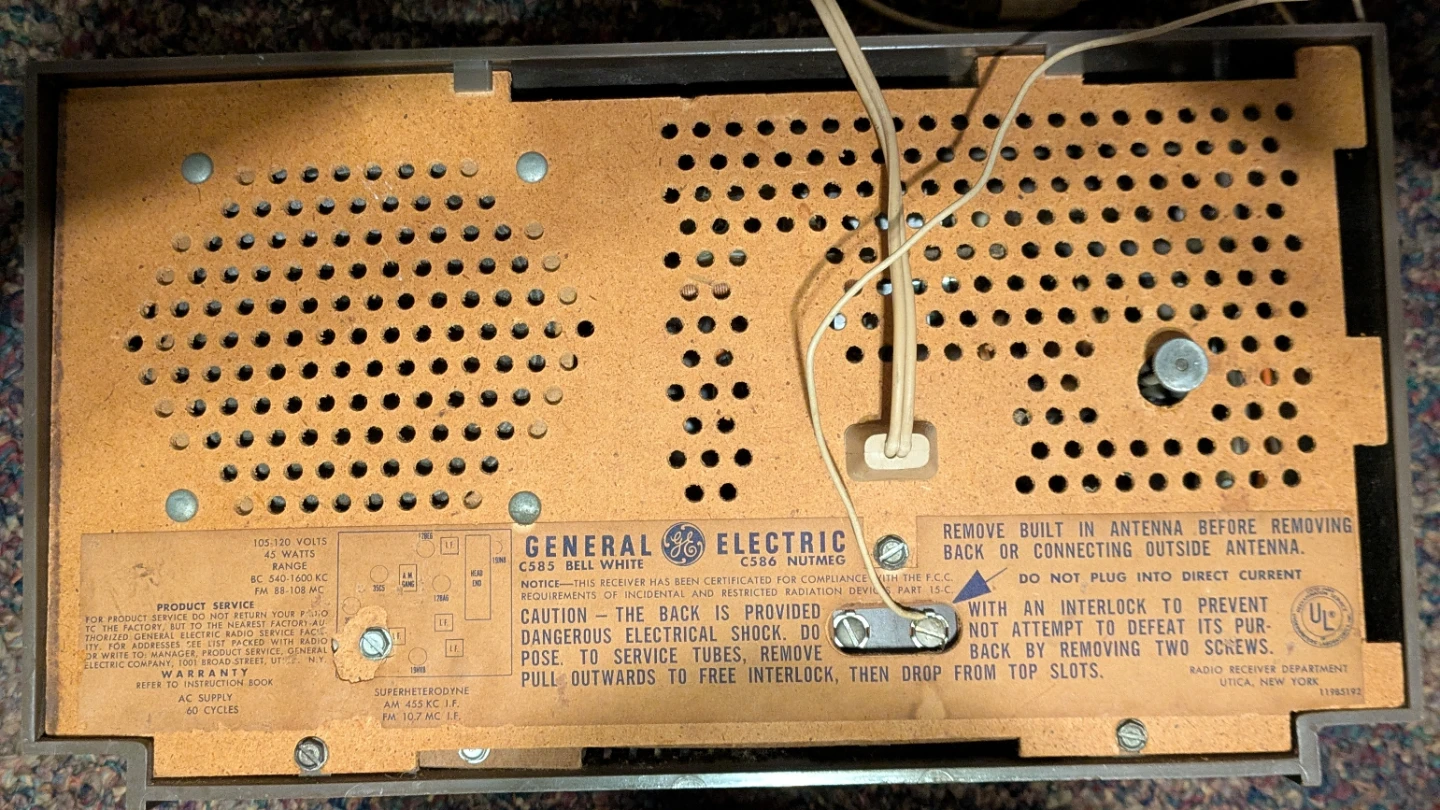 Vintage General Electric C585 AM/FM tube clock radio - photo 2