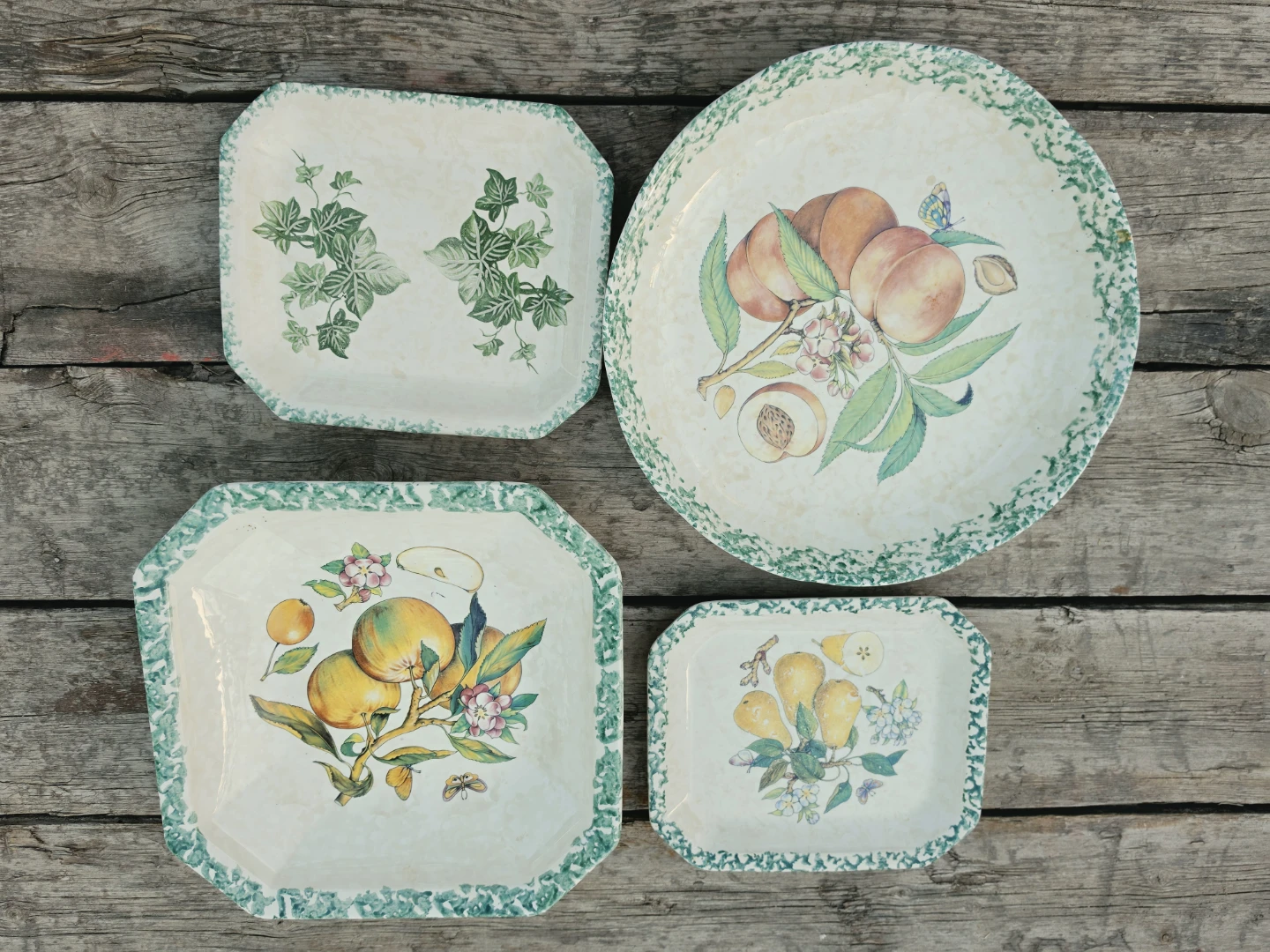 Set of 4 decorative plates with fruit and ivy designs 🇮🇹