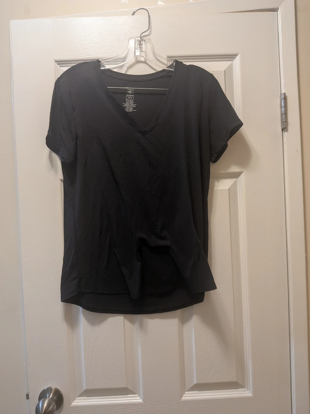 V-neck t-shirt,  pick up in st Albert - photo 2