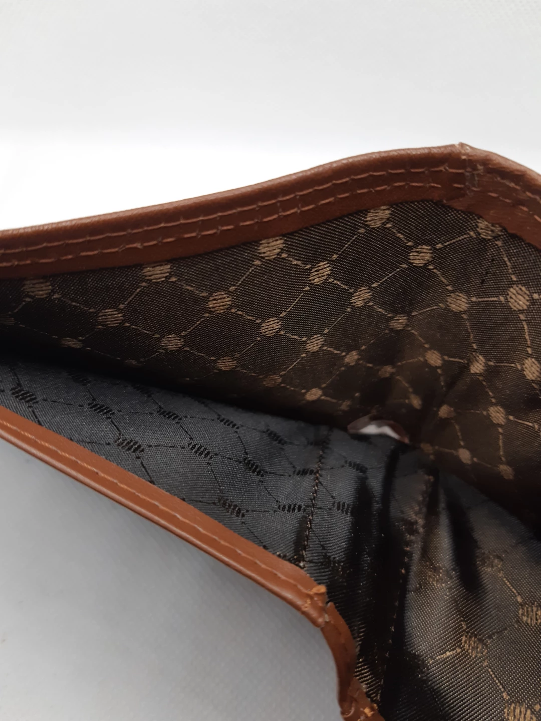 brown leather Perry Ellis bi-fold wallet - photo 5
