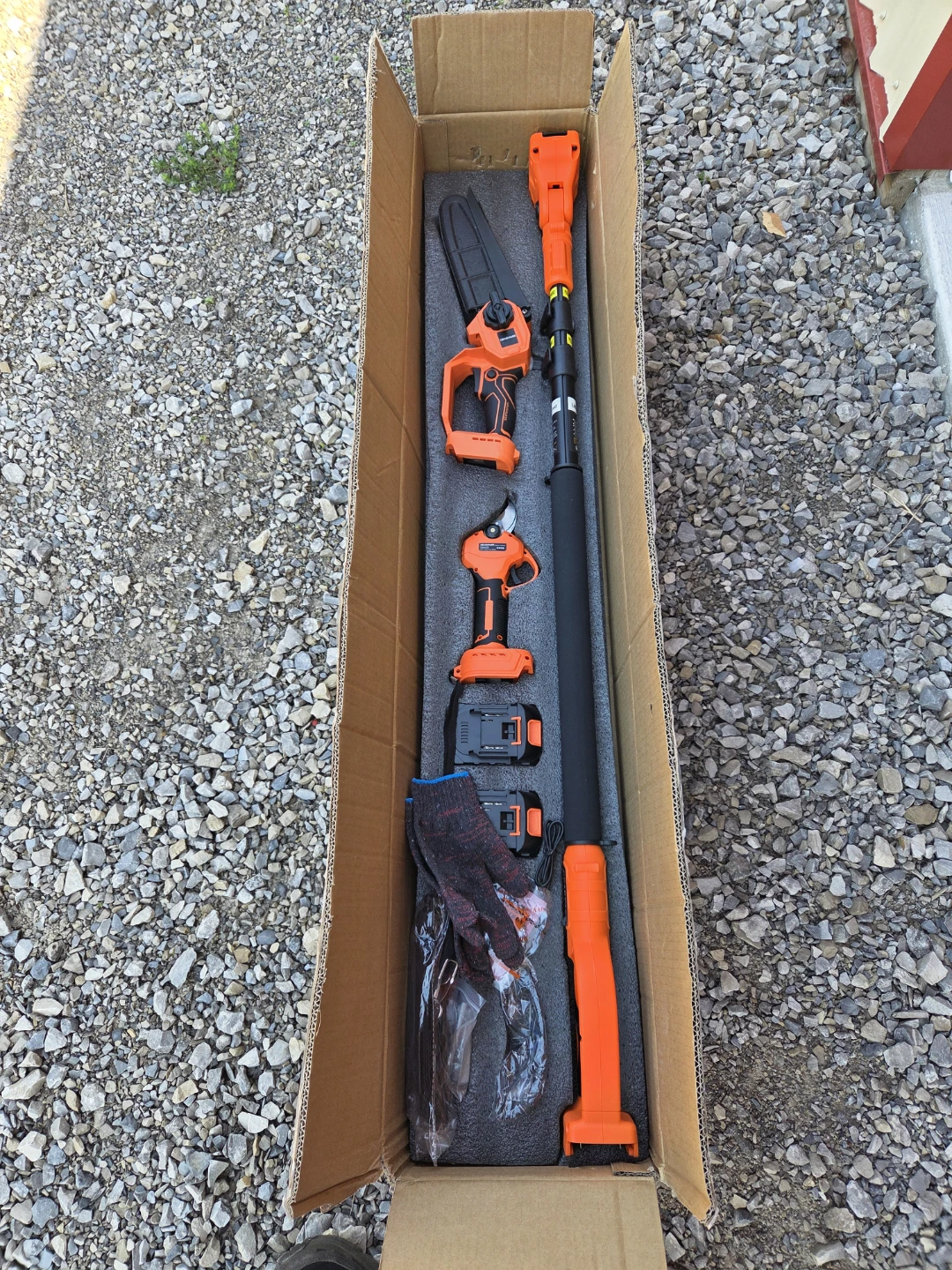 Brand New 4-in-1 Cordless Pole Saw & Electric Pruner Kit 21V