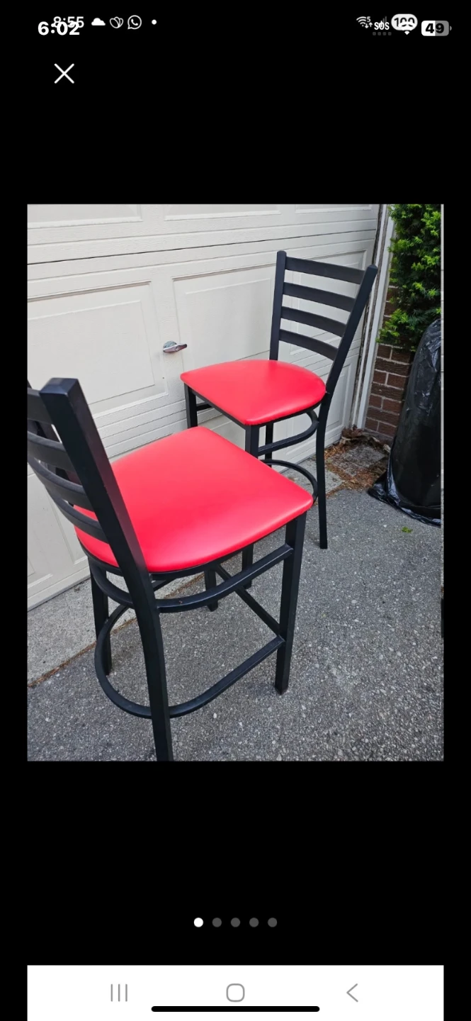 ⚽ Set of 2 Red Bar Stools (metal)