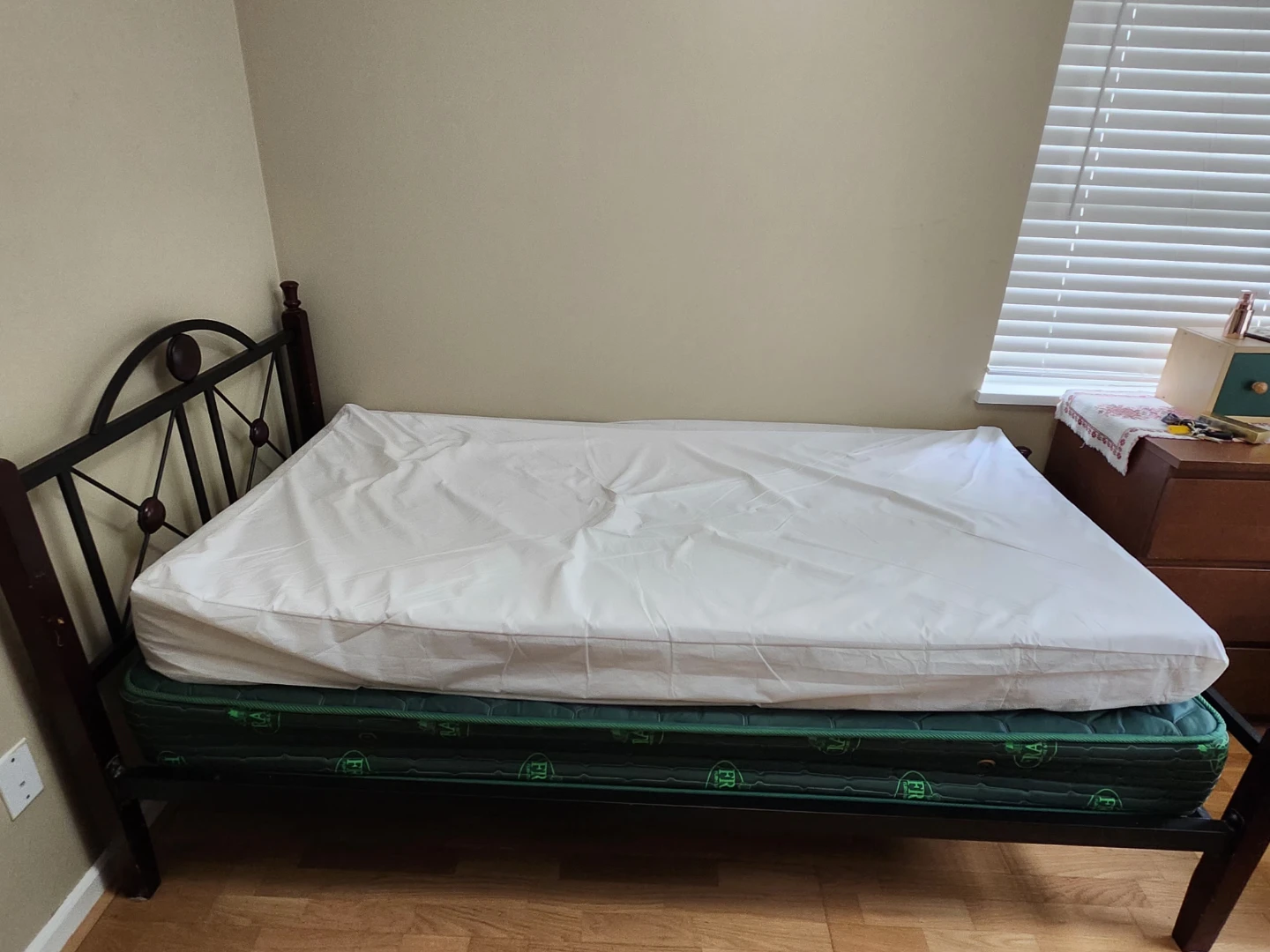 Single bed, box spring, mattress, and frame all-in-one - photo 4