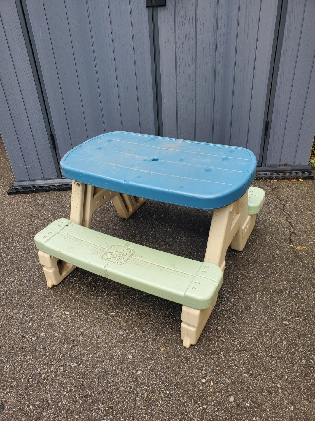 STEP 2 KIDS PICNIC TABLE