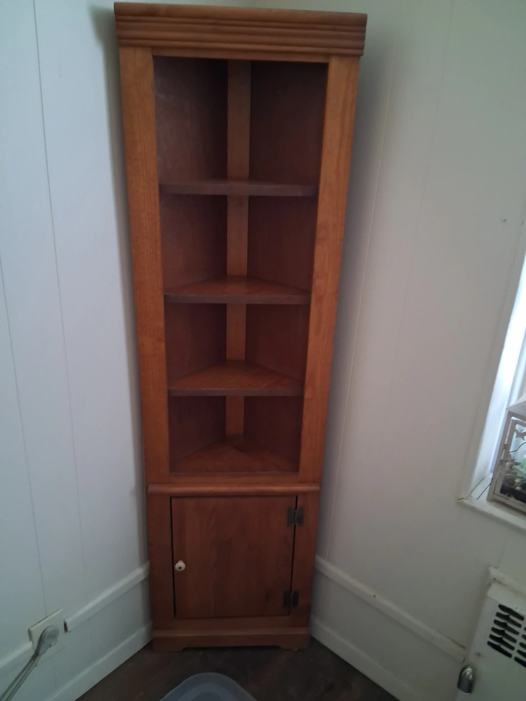 Wood corner shelf