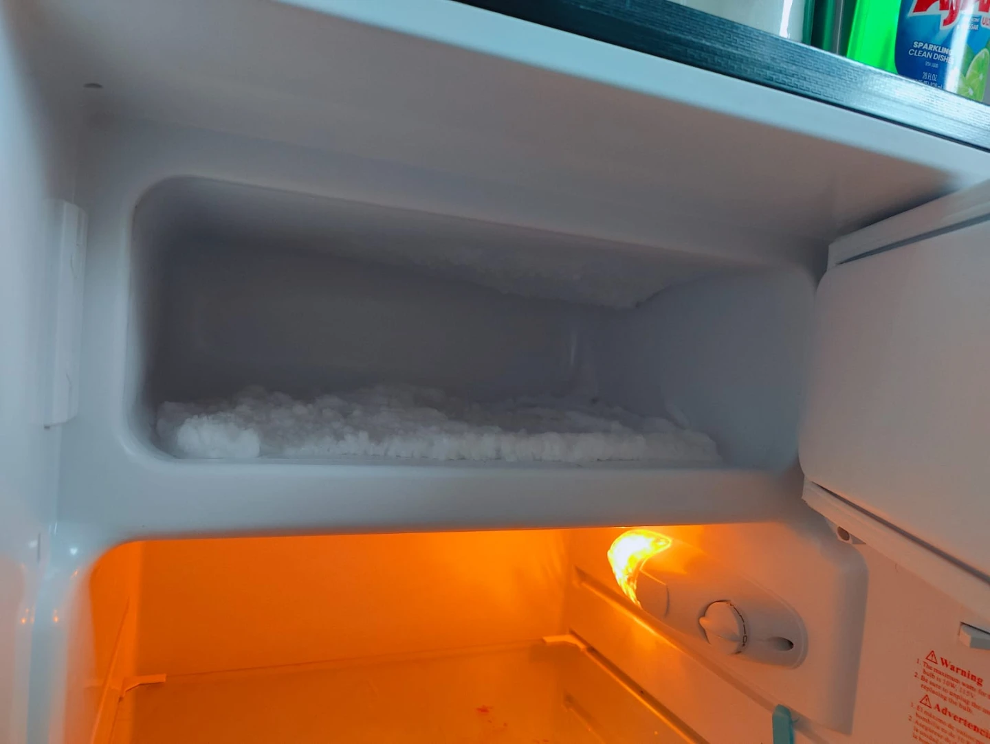 Frigidaire Compact Refrigerator FFPE4533UM - photo 5