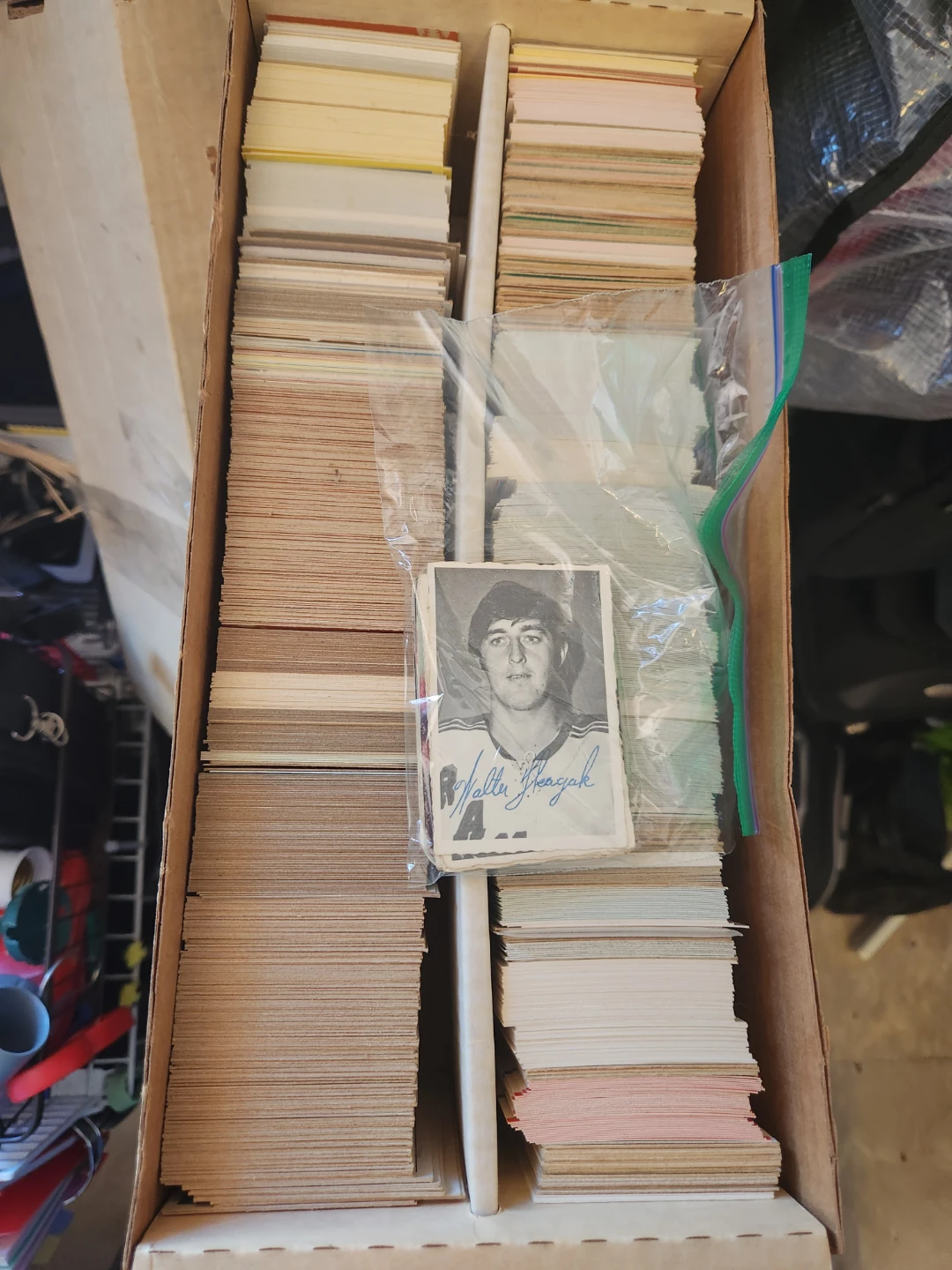 baseball and hockey cards, years all between 60 to 91 - photo 2