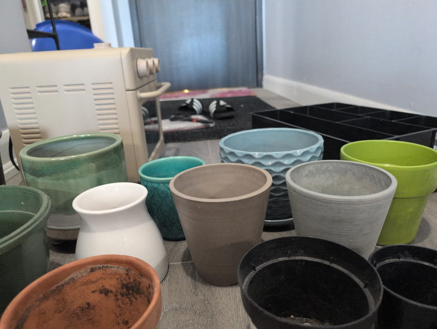 Assorted Plant Pots and Tray - photo 2