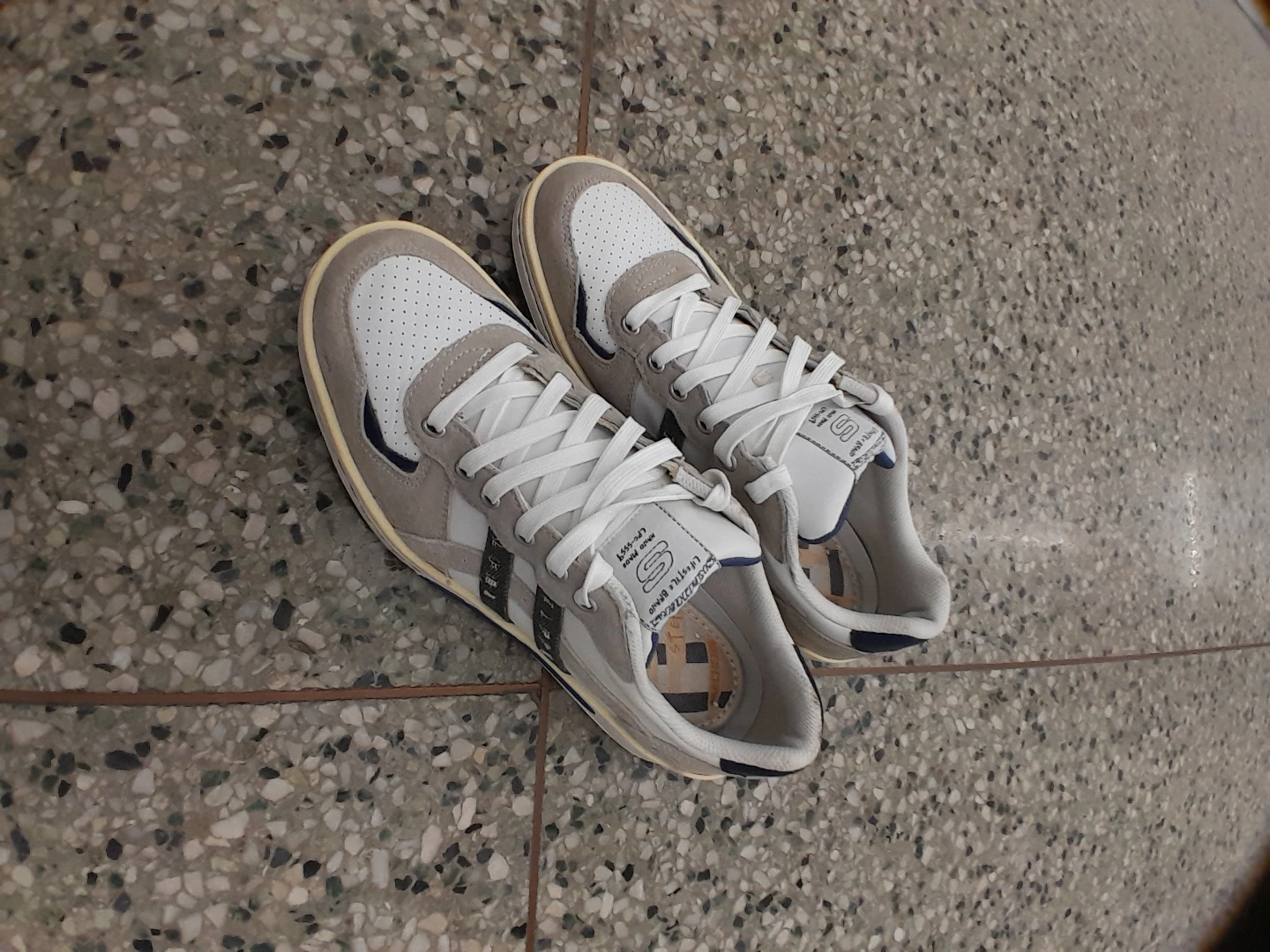Skechers White & Grey Sneakers Men's Size 9.5 - photo 5