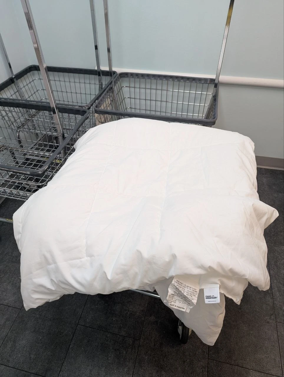 Target Room Essentials Comforter Blanket Twin XL 68" x 94"