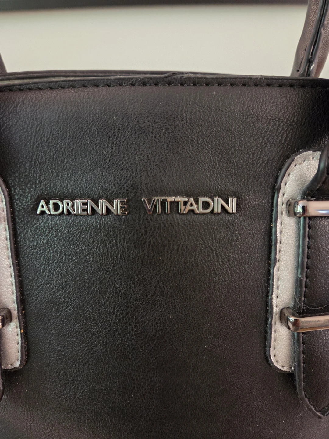 Adrienne Vittadini Handbag - photo 2