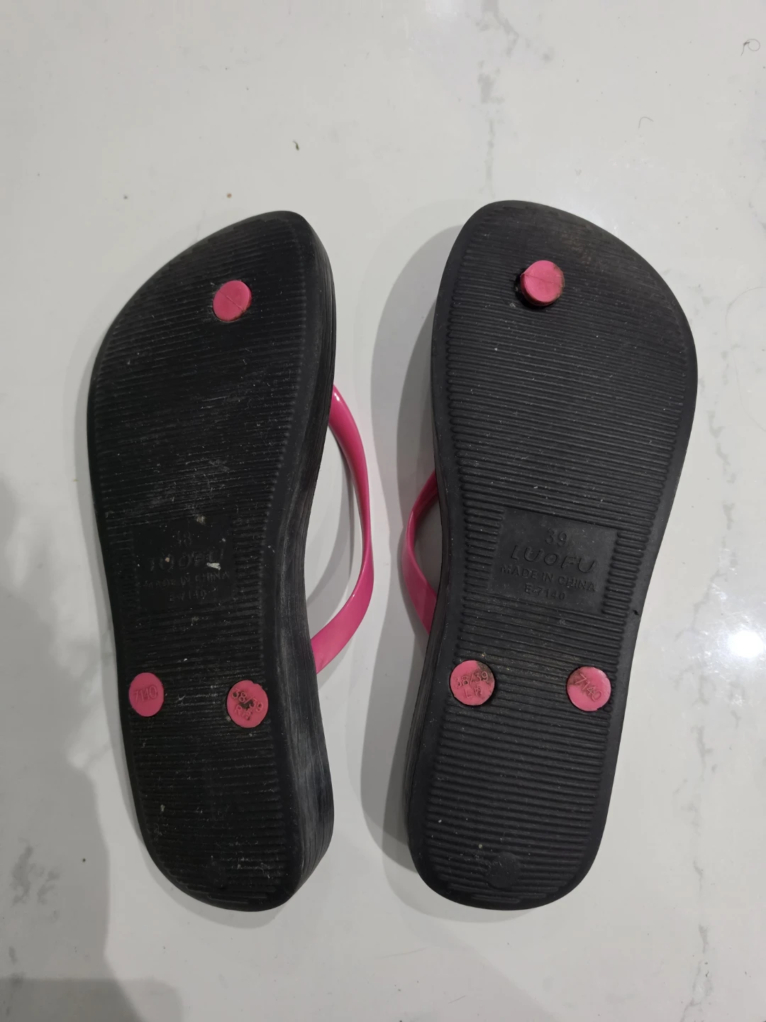 ⚽Luofu Flip Flops - Black with Pink Straps - Size 39⚽️ - photo 2