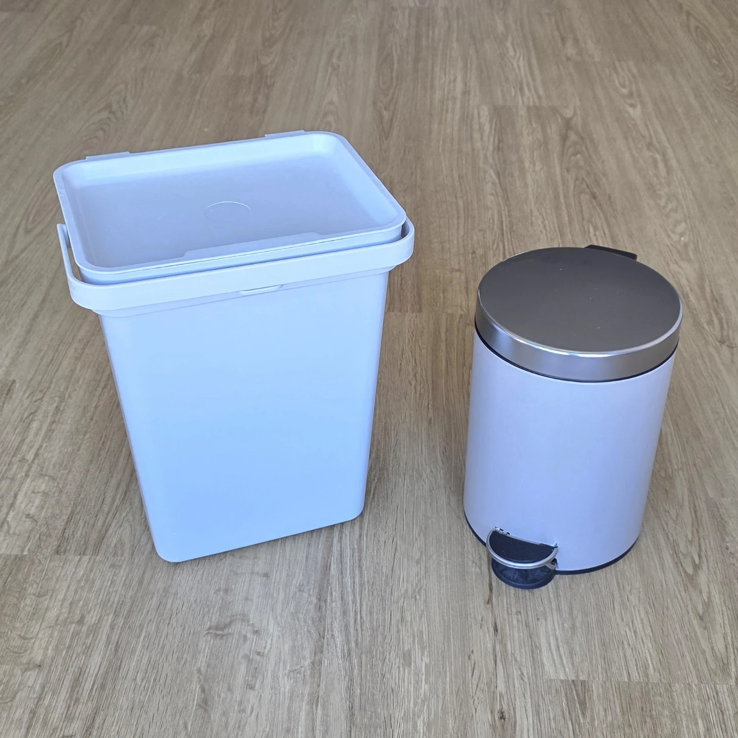 [Moving Sale] IKEA HÅLLBAR 10L + Trash Can/Poubelle à pédale