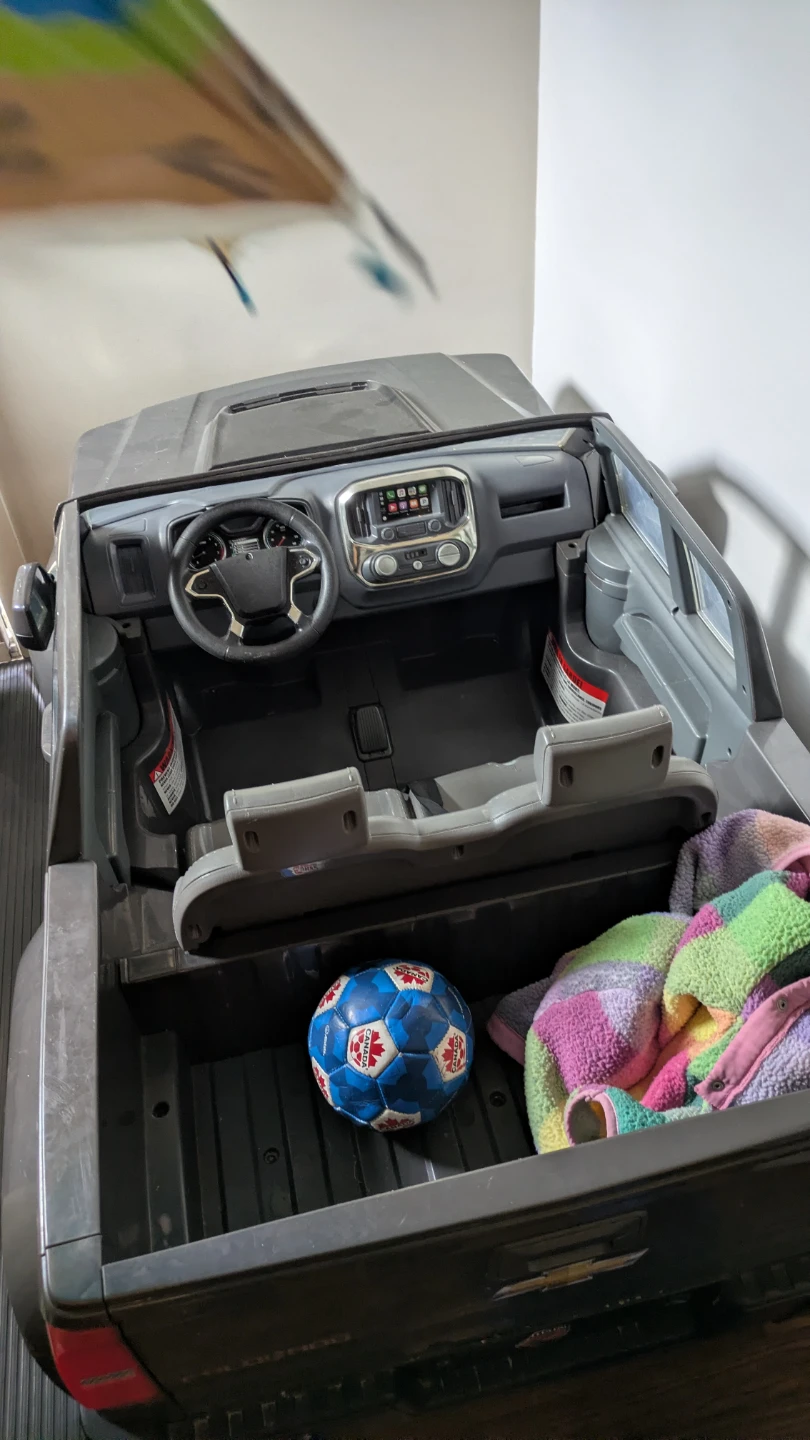 Chevrolet Colorado Ride-On Toy Truck - photo 2