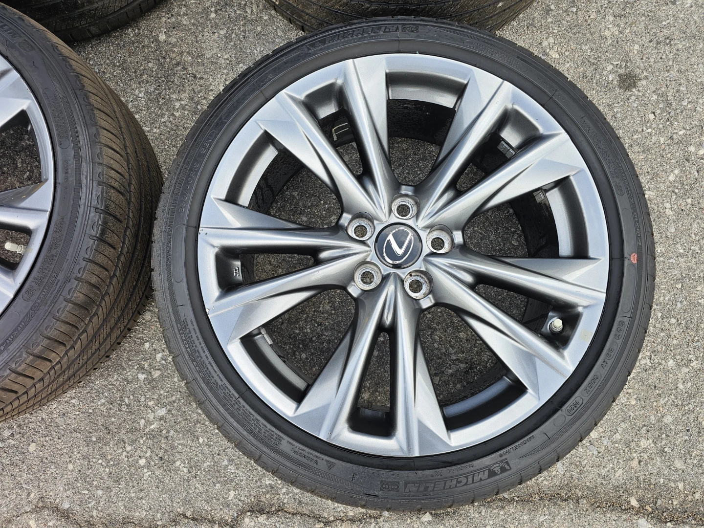 LEXUS ES, IS O.E.M RIMS AND ALL SEASON TIRES 235/40 R19 - photo 4