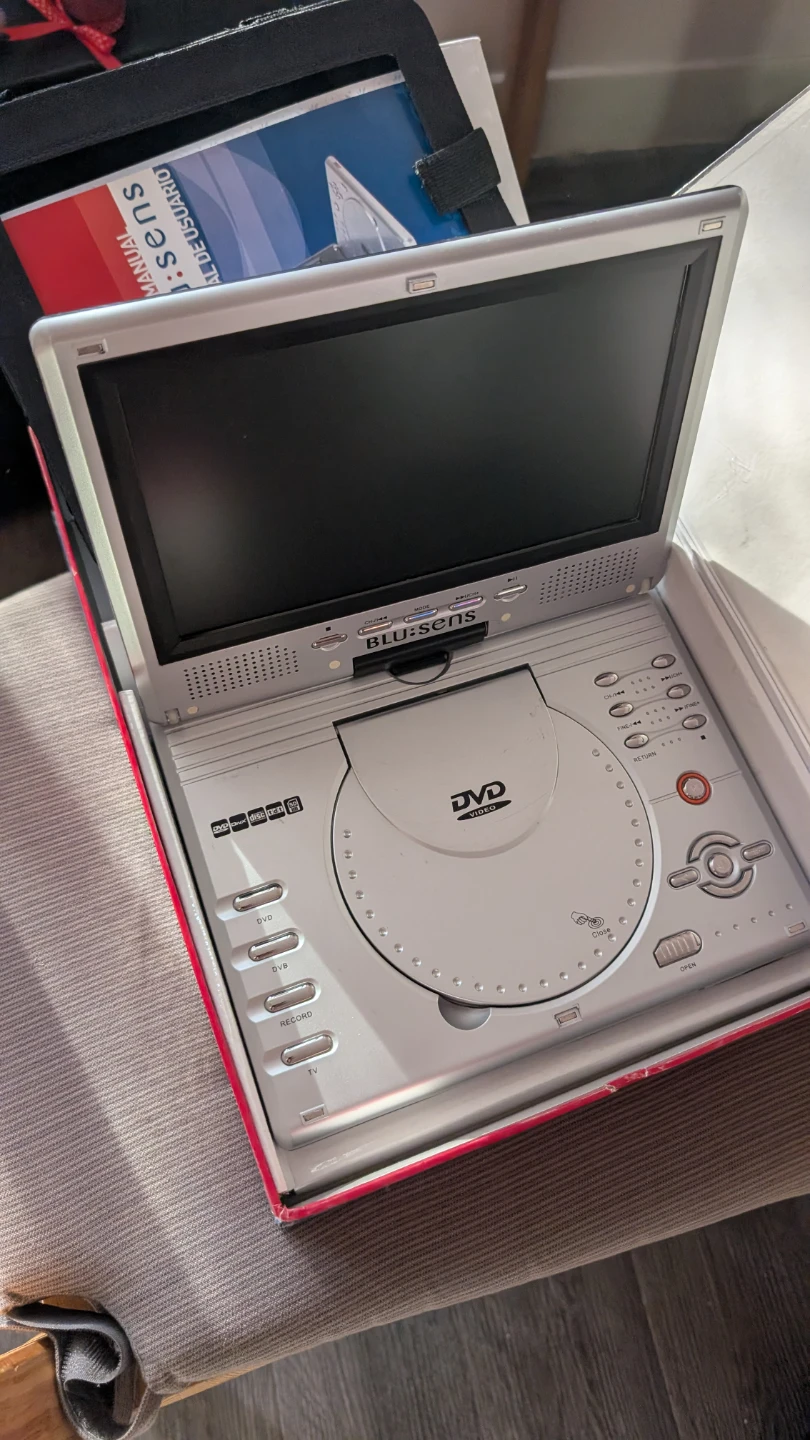 Blu:sens P56 Portable DVD Player with Accessories