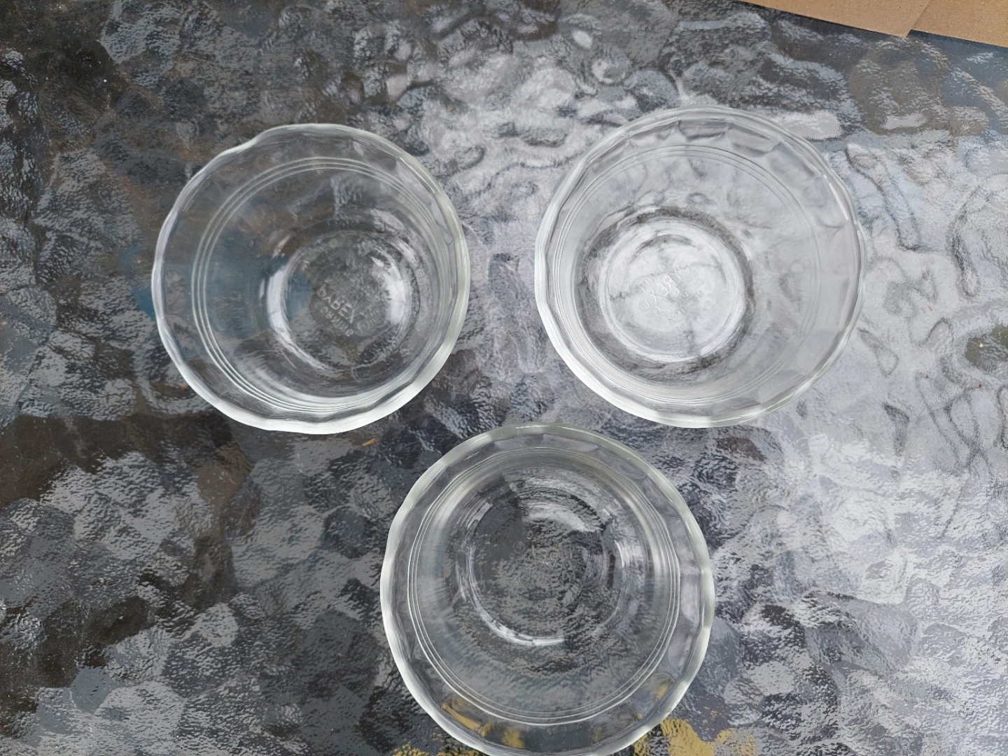 3 Pyrex Glass Bowls - photo 2