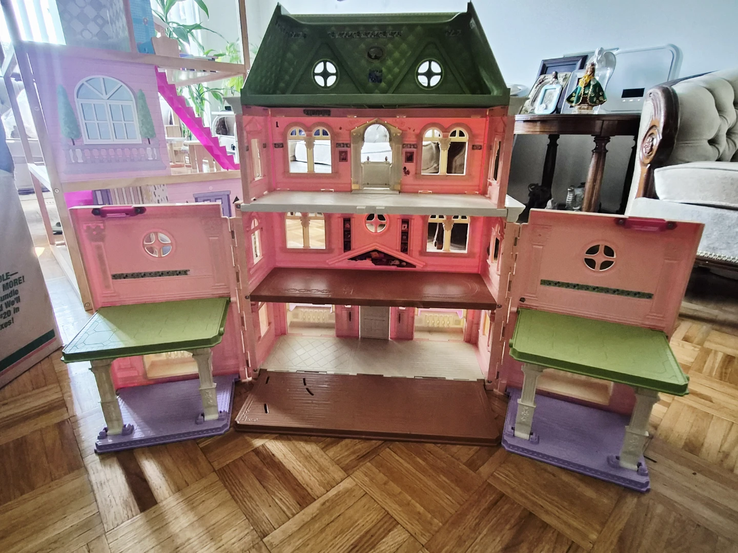 🤩 2 Dollhouses - photo 2