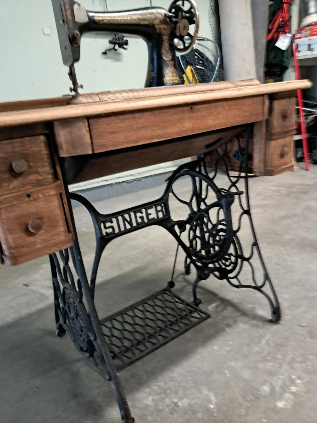 Vintage Singer Sewing Machine - photo 2