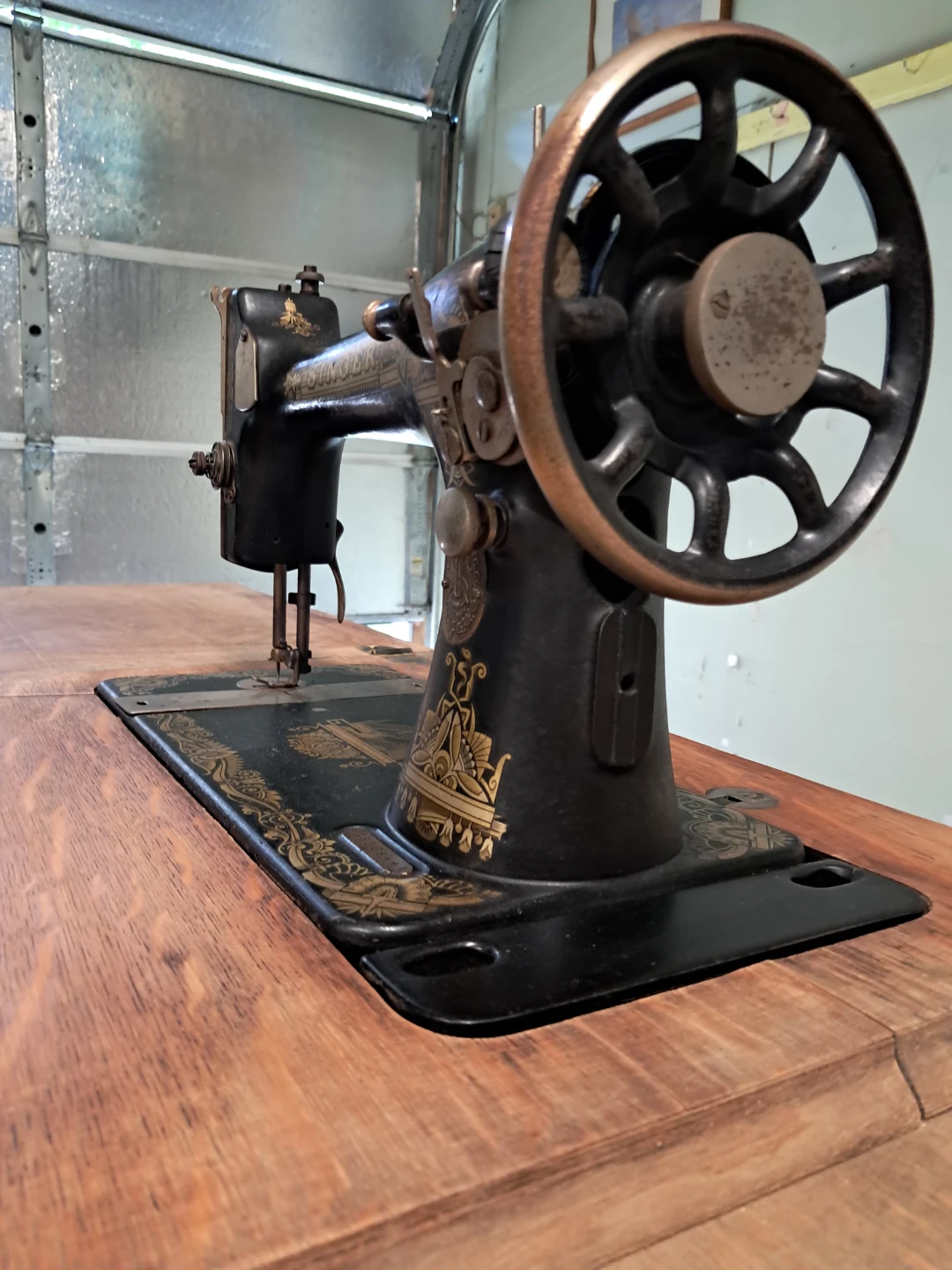 Vintage Singer Sewing Machine - photo 3