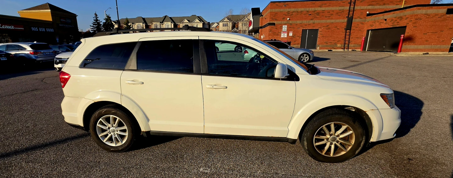 White Dodge Journey SUV - photo 4