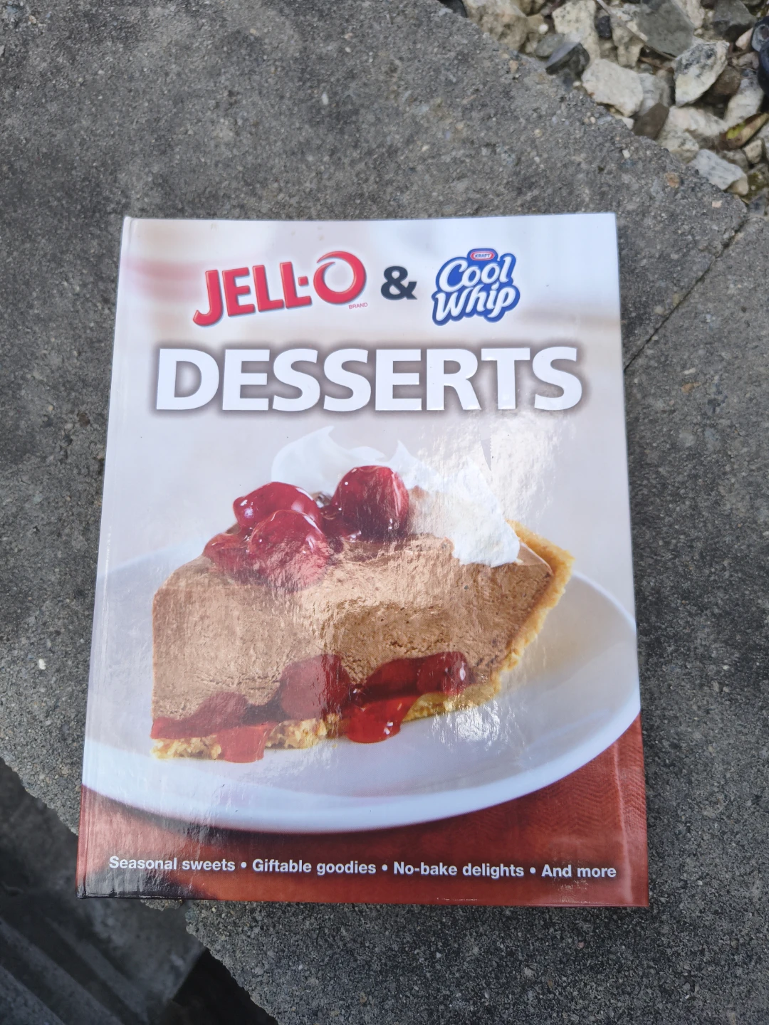 Desserts book Jell-O & cool whip desserts