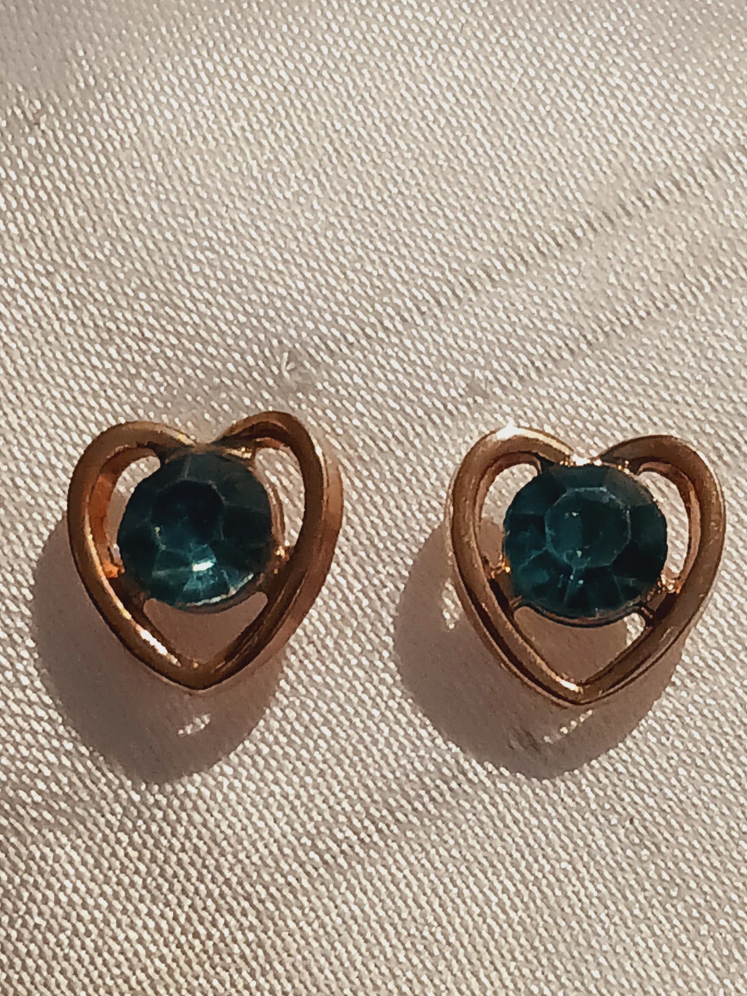 New !! Heart Stud Earrings with Blue Gemstones - photo 2