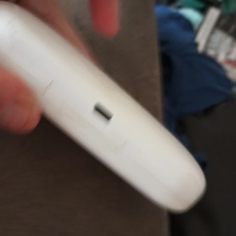 White Charging Case for Earbuds ⚽ - photo 2