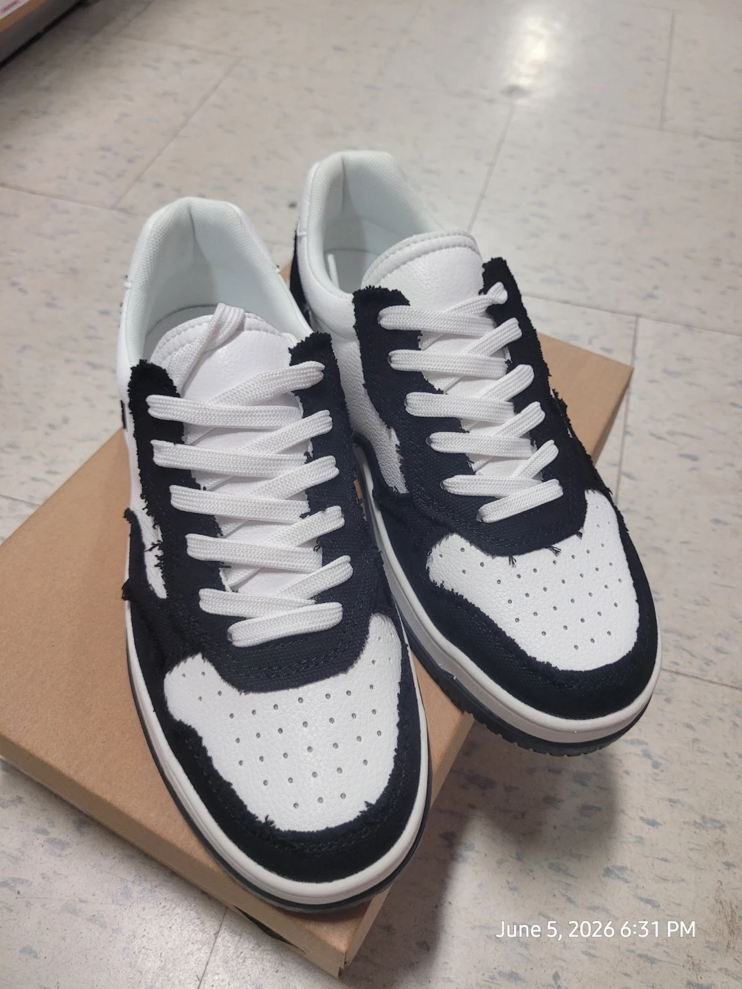 Steve Madden White and Black Sneakers - photo 2