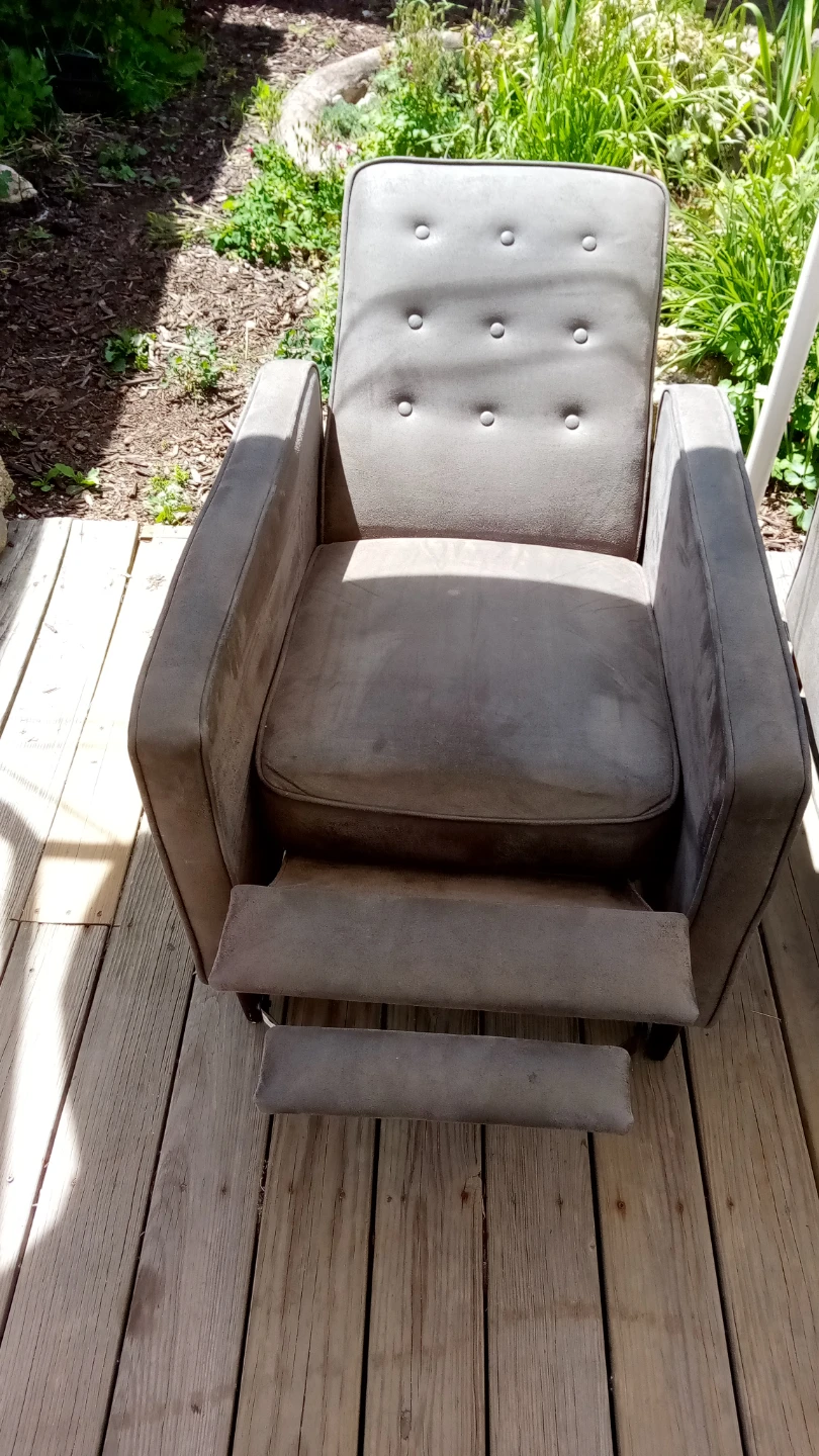 Gray Recliner Armchair - photo 2