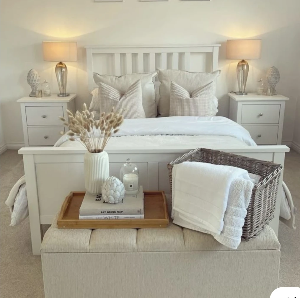 2 hemness side tables