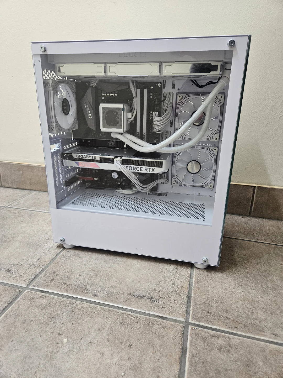 White ryzen 5800x pc