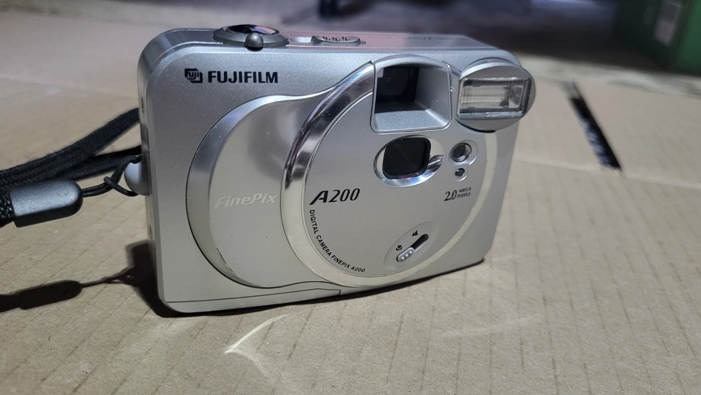 Fujifilm FinePix A200 Digital Camera - photo 2