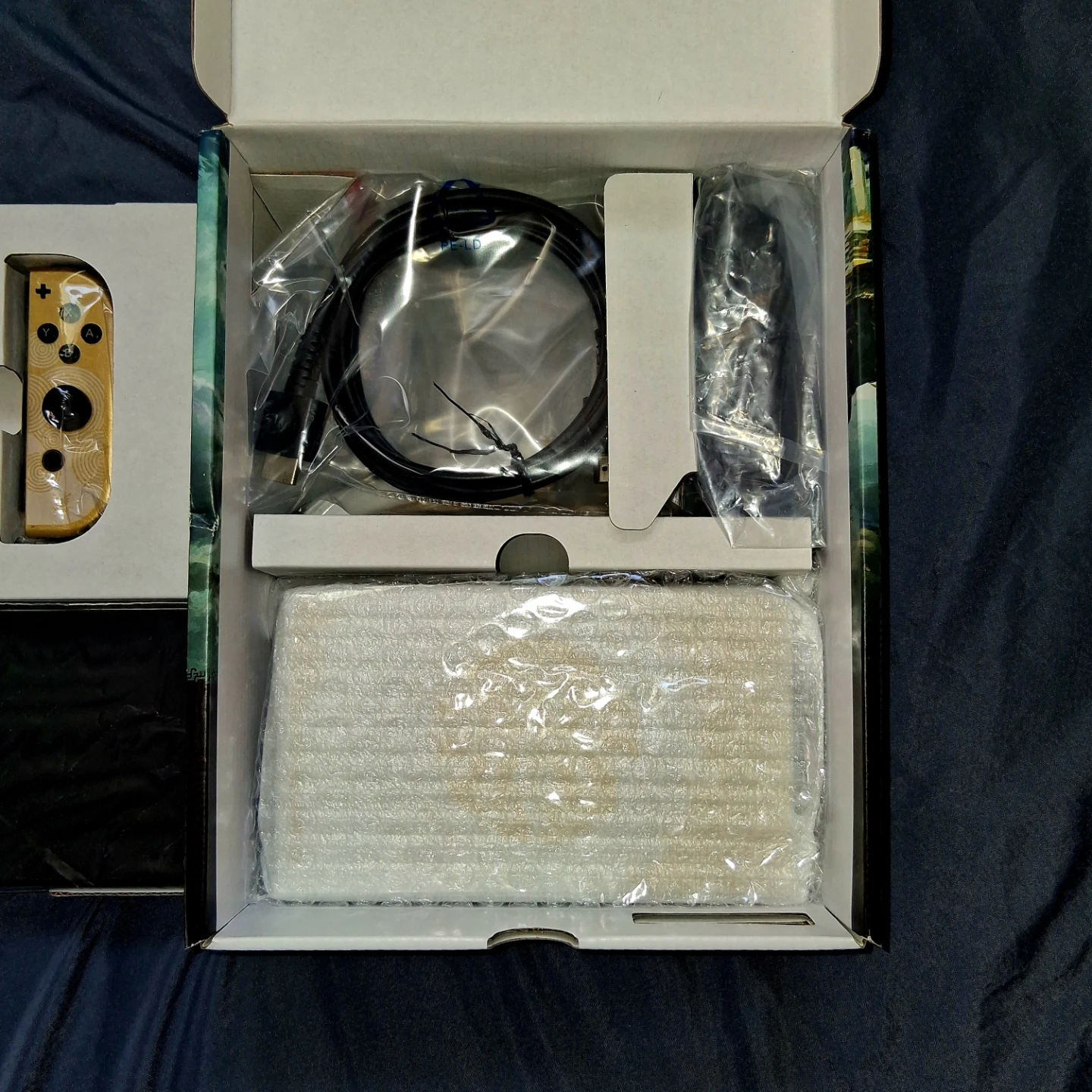 Nintendo Switch OLED Zelda Bundle – Complete Setup - photo 2