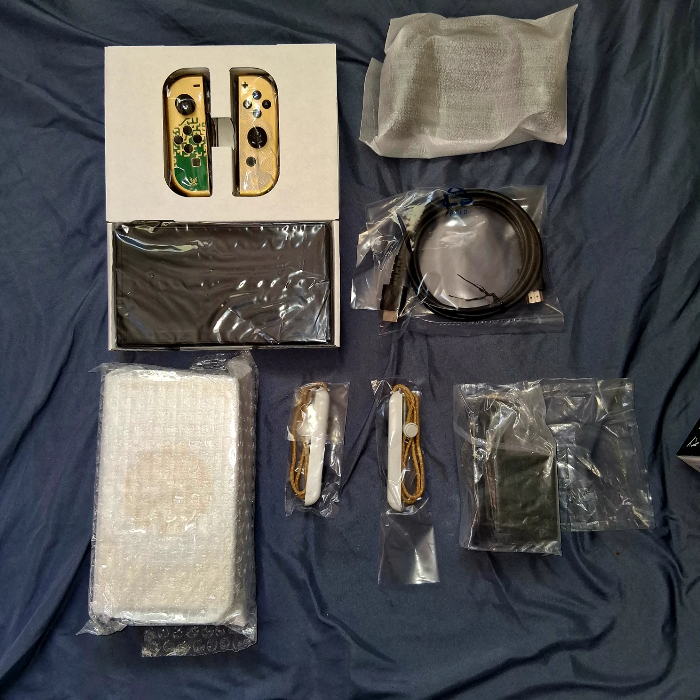 Nintendo Switch OLED Zelda Bundle – Complete Setup - photo 3