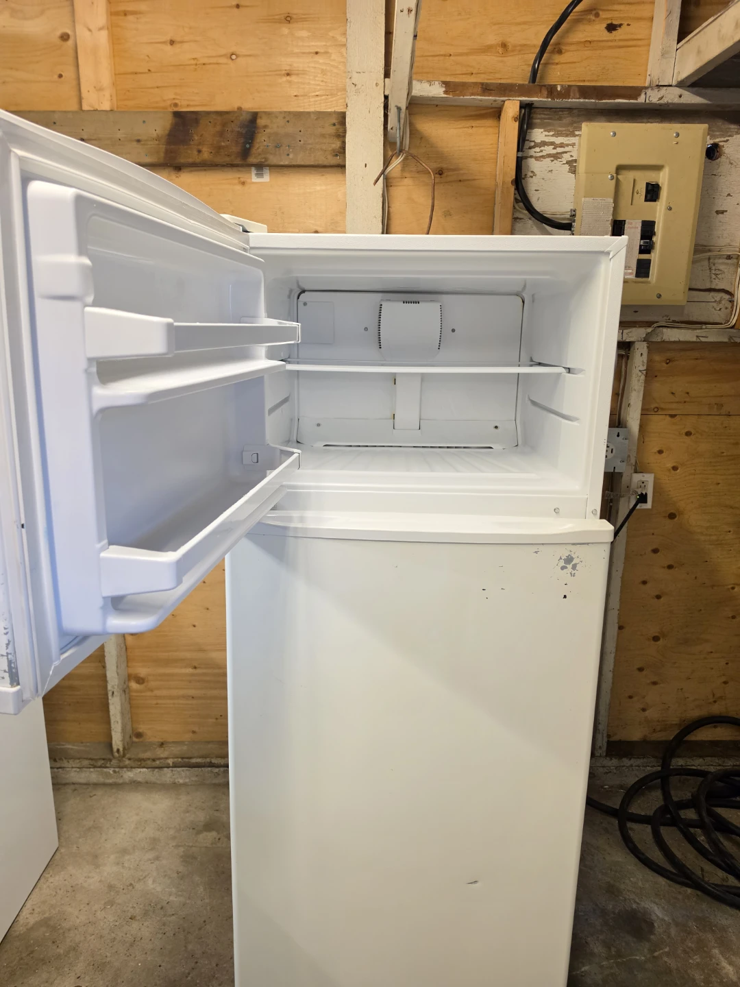 Whirlpool 30" Top-Freezer Refrigerator - Delivery Available 🚚 - photo 2