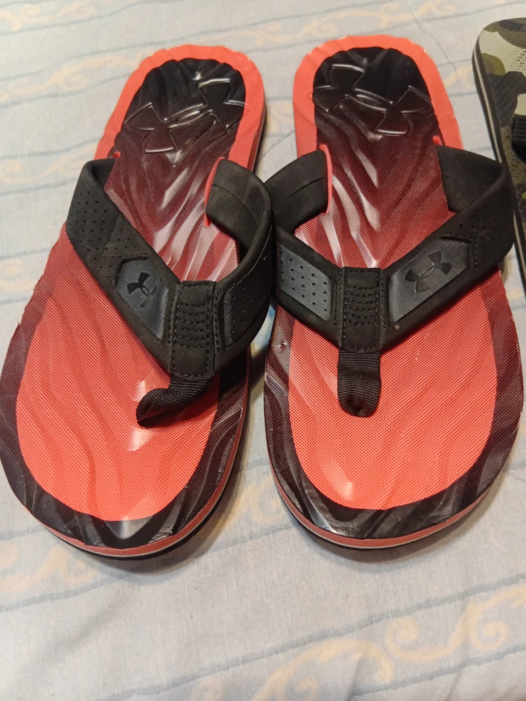 Under Armour & Camo Flip Flops - photo 2