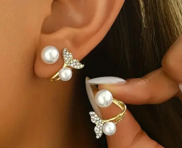 Pearl and Crystal Stud Earrings ( 4 set $7 ) - photo 3