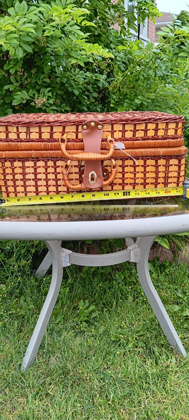 Picnic Basket Set - must need picked up by June 28th - photo 2