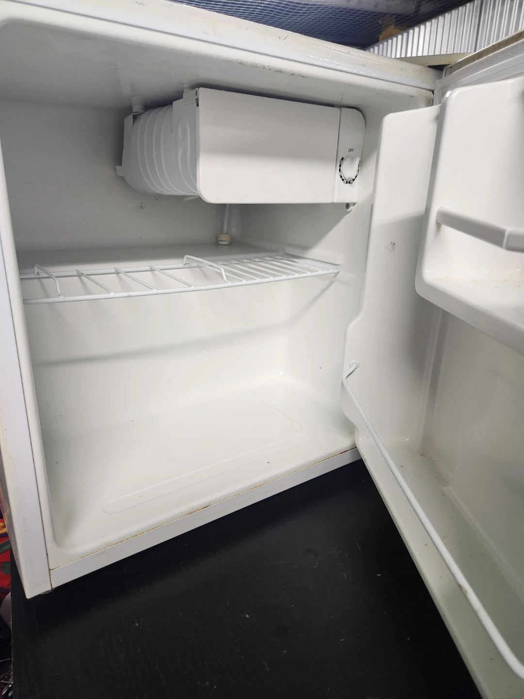 Salton CF-20S7 mini Refrigerator