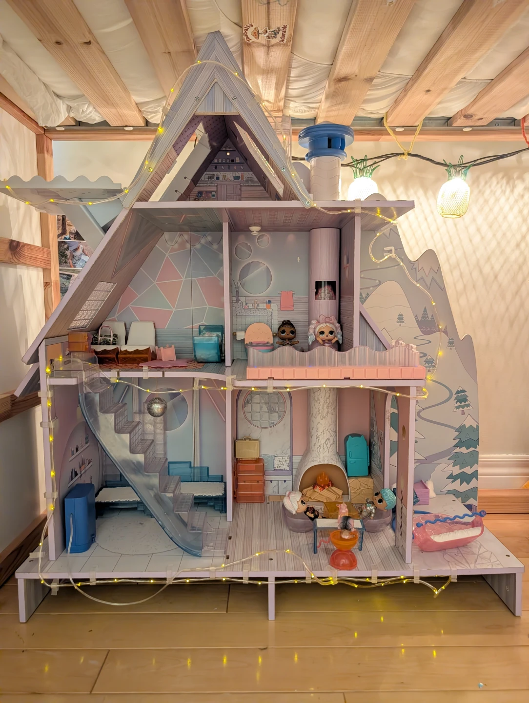 L.O.L. Surprise! Winter Disco Chalet Doll House - photo 2