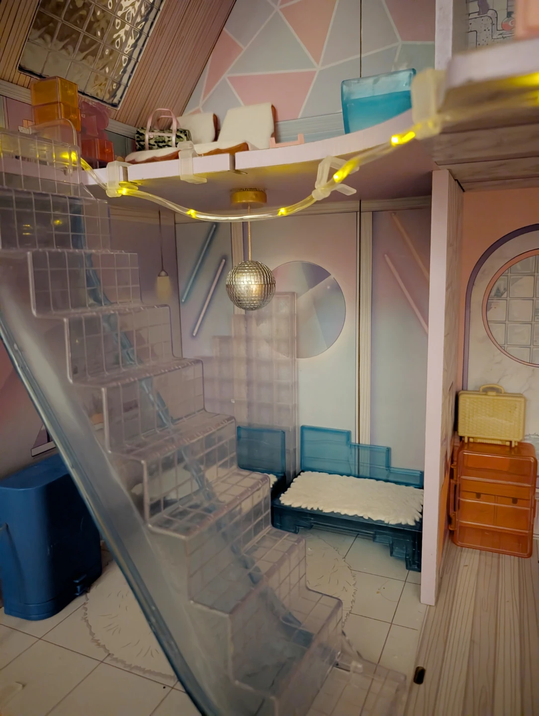 L.O.L. Surprise! Winter Disco Chalet Doll House - photo 5