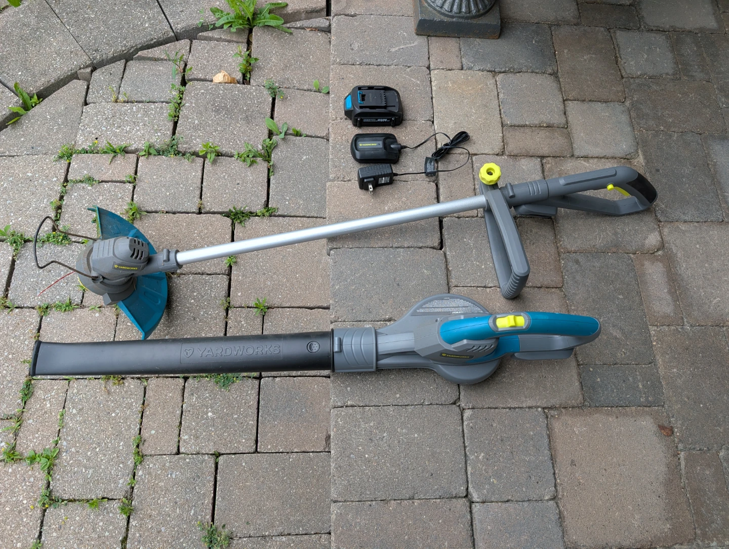 Yardworks 20V Cordless Grass Trimmer and Blower Combo