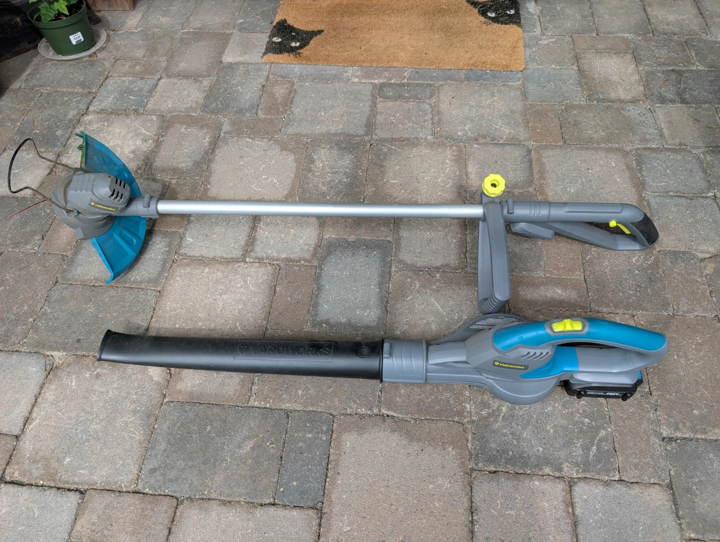 Yardworks 20V Cordless Grass Trimmer and Blower Combo - photo 2
