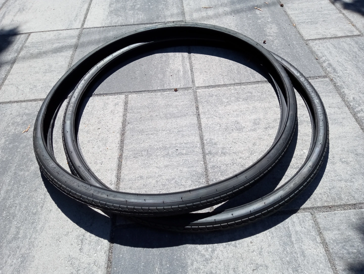 700c x 28 Kenda "Kwest" Bicycle 2x Tires