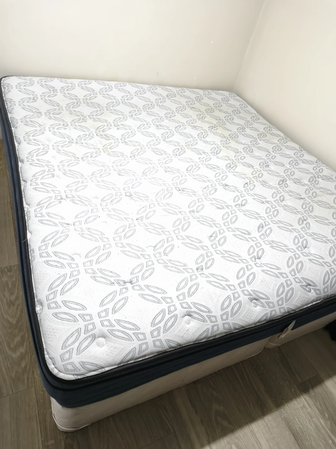 Used king Size Mattress with spring box