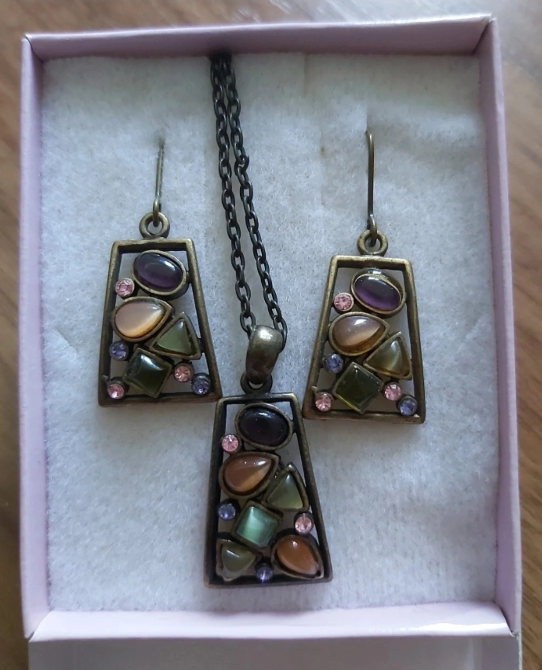 ⚽️ antique style necklace and earrings set