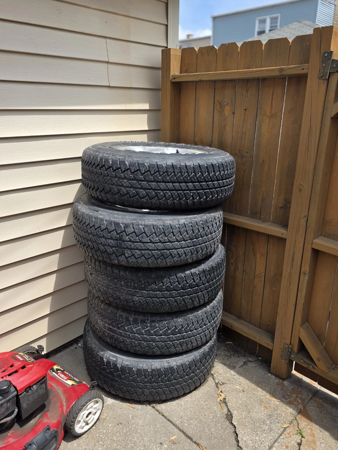 Bridgestone Dueler A/T Tires with Jeep Rims (Set of 5)