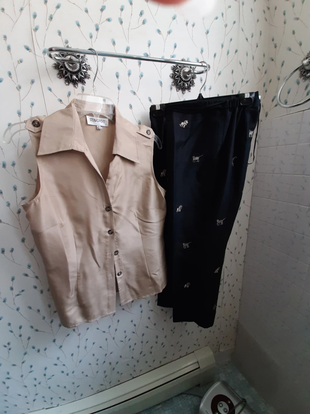 Capri and sleeveless shirt set  Size 8
