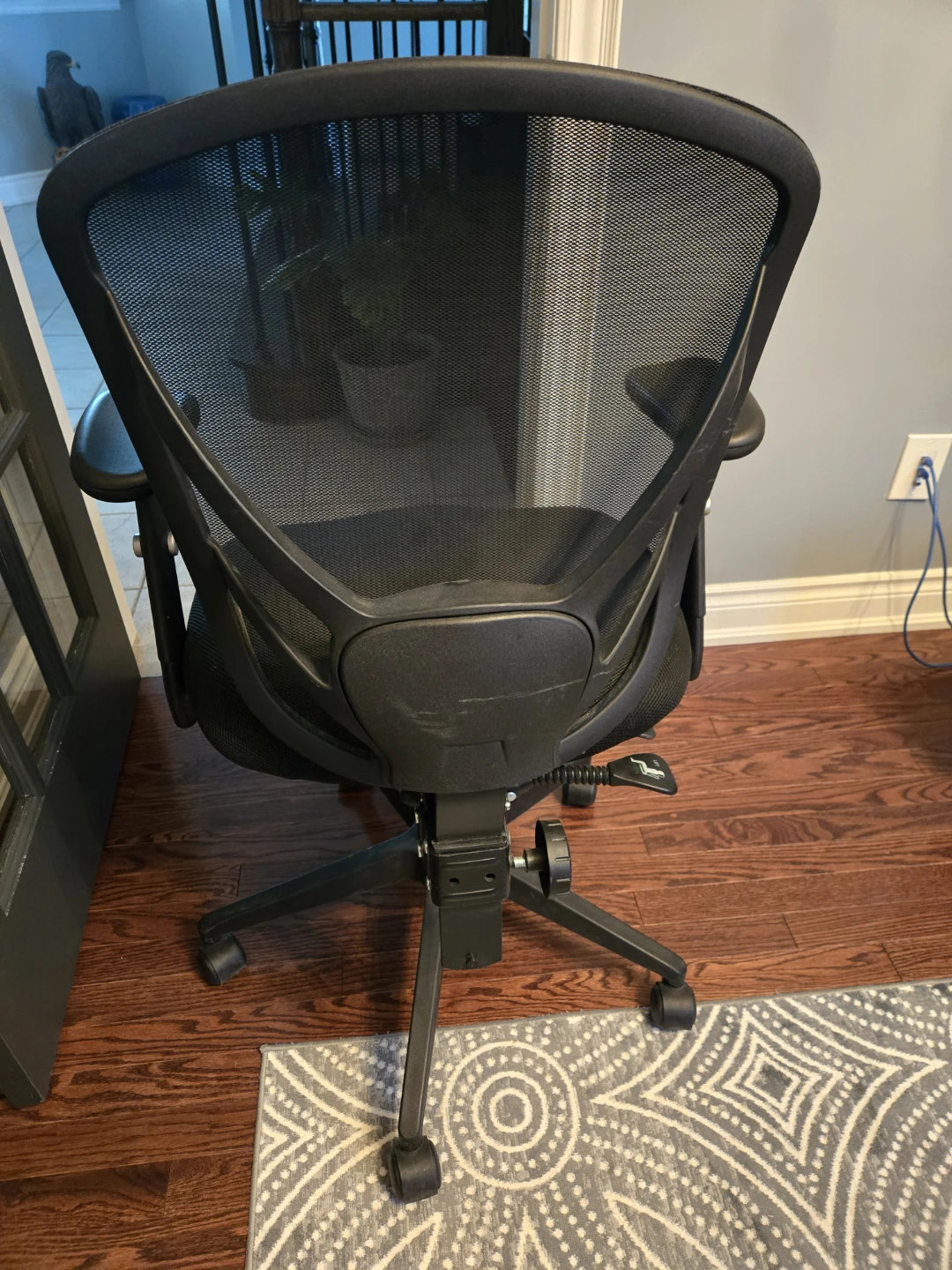 Black Mesh Office Chair - photo 2